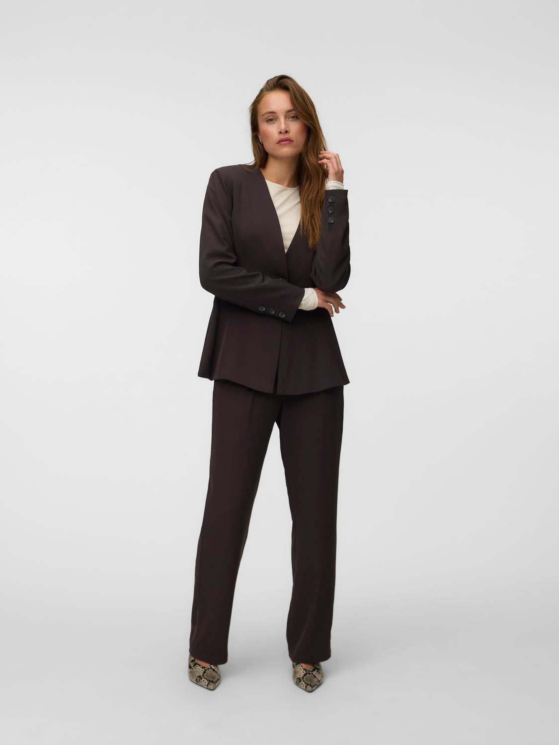 model_shot-front